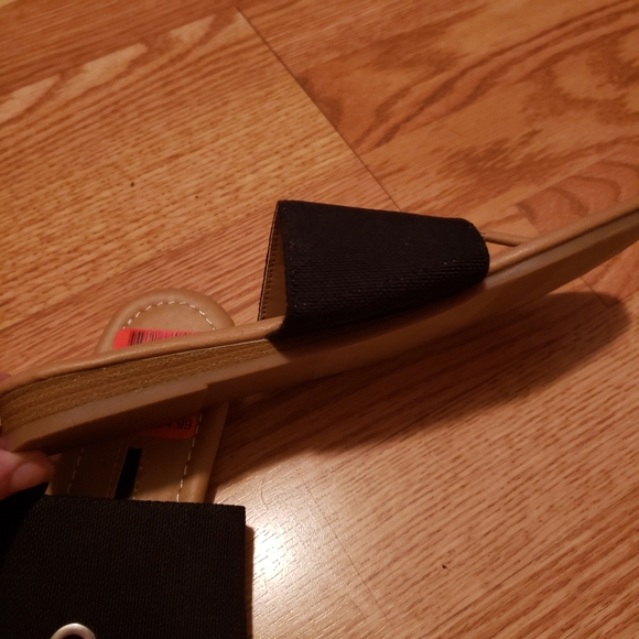 New Directions Sandles - Picture 3 of 4